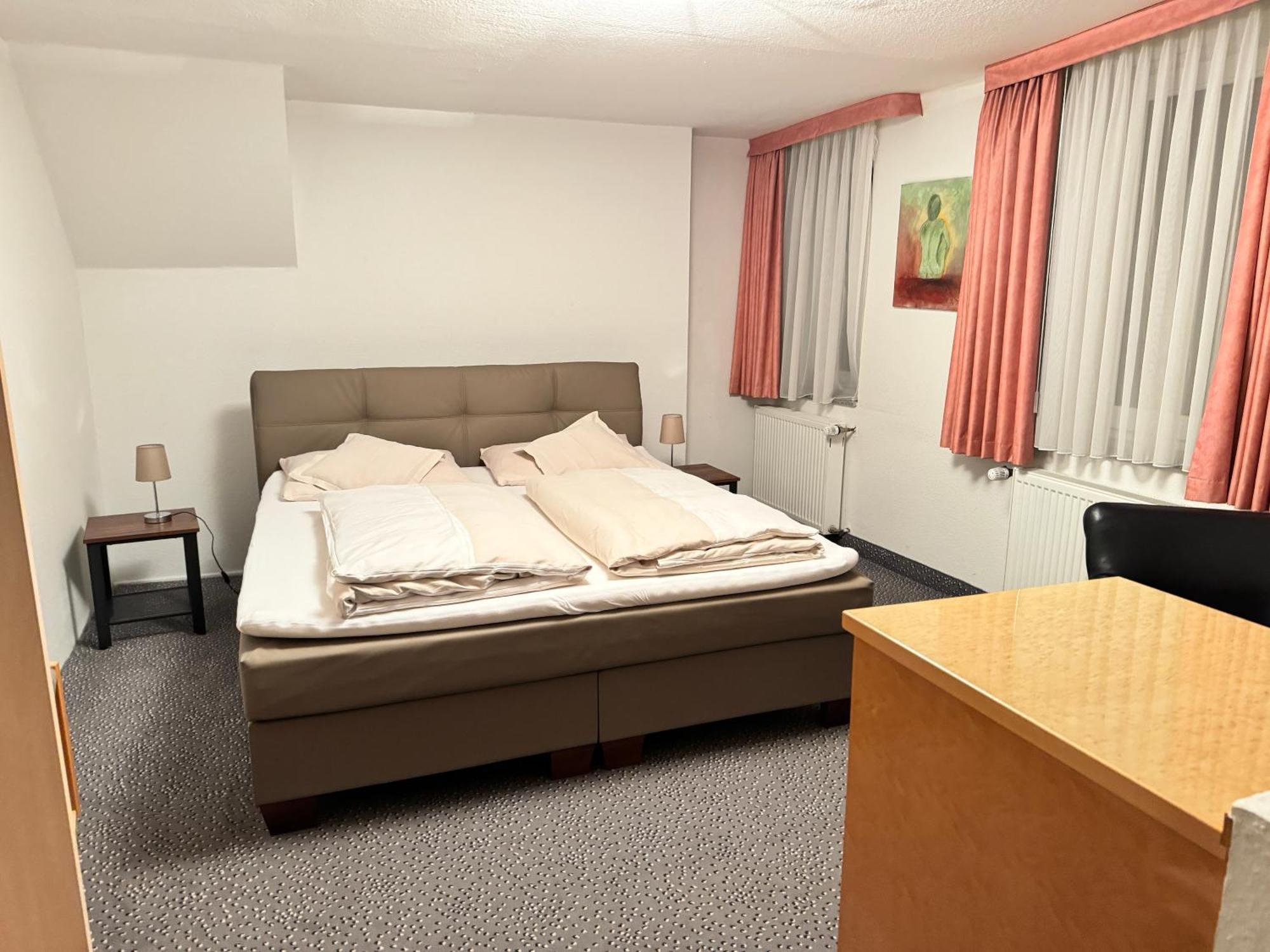 Hotel Und Restaurant Pinkenburg Wennigsen Екстериор снимка