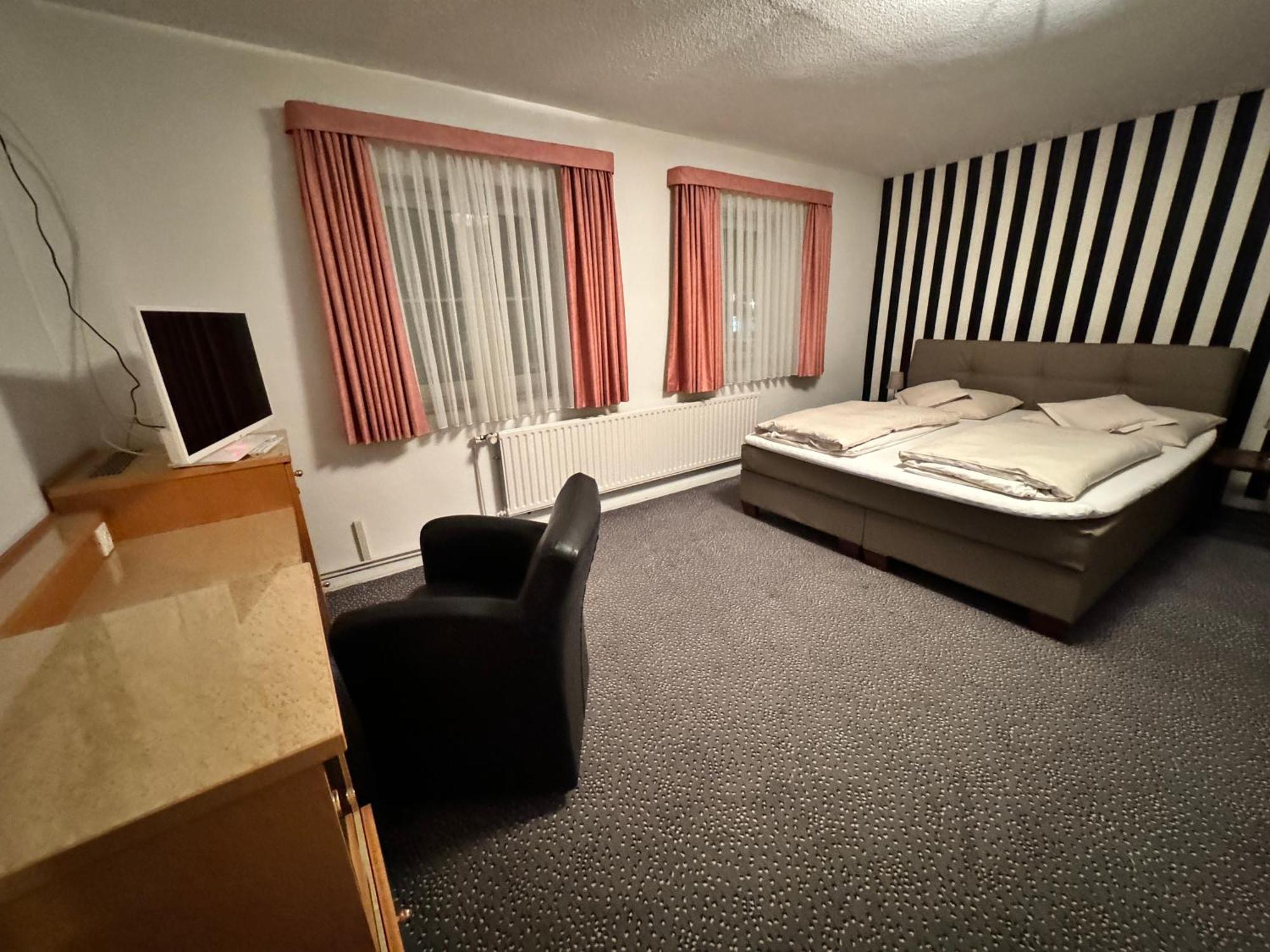 Hotel Und Restaurant Pinkenburg Wennigsen Екстериор снимка