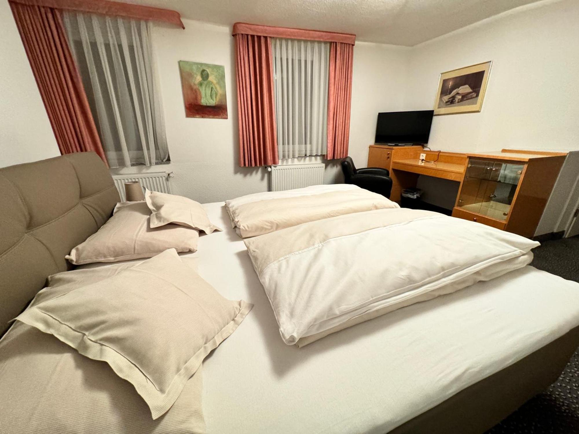 Hotel Und Restaurant Pinkenburg Wennigsen Екстериор снимка