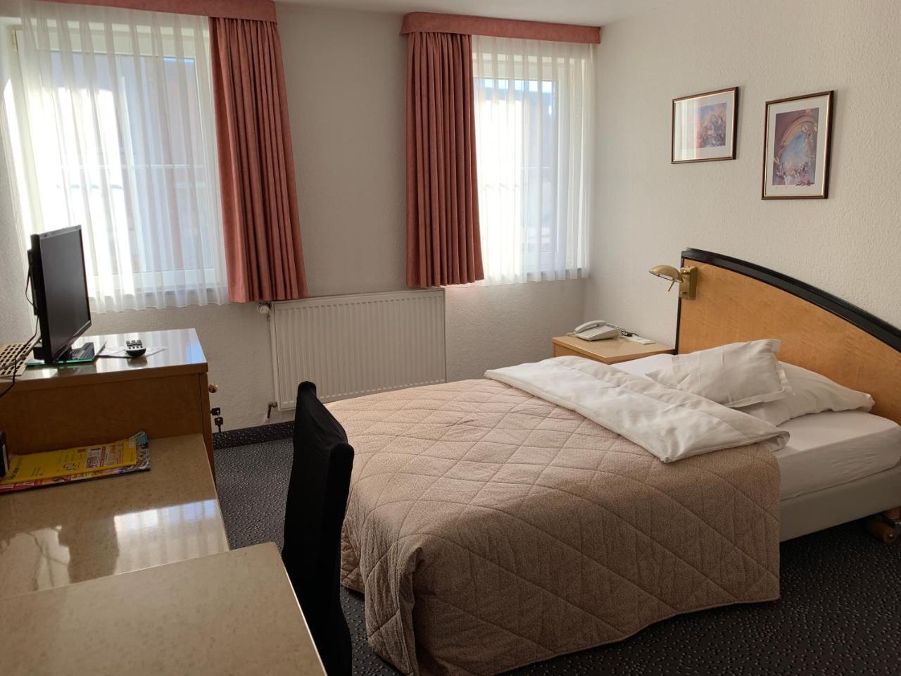 Hotel Und Restaurant Pinkenburg Wennigsen Екстериор снимка