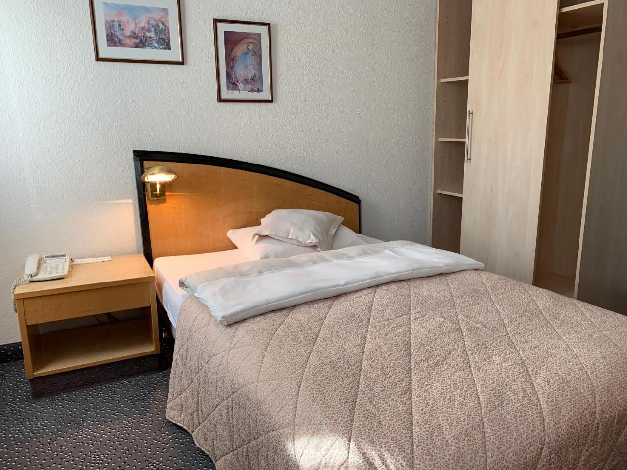 Hotel Und Restaurant Pinkenburg Wennigsen Екстериор снимка